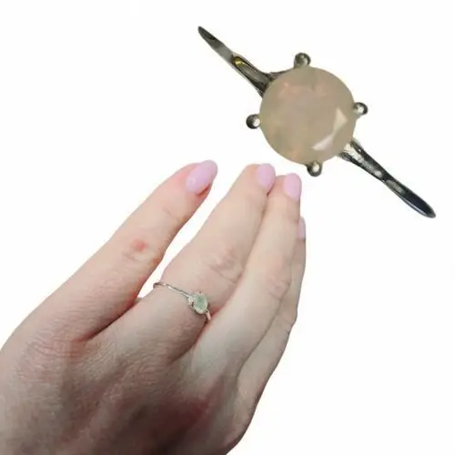 Ankabizuteria.pl Subtelny pierścionek srebrny z pięknym naturalnym opalem, kolor beżowy