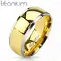 Obrączka z tytanu - lśniący pas w złotym odcieniu i wąskie krawędzie srebrnego koloru, 8 mm - rozmiar: 59 Biżuteria e-shop Sklep