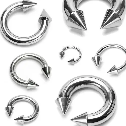 Biżuteria e-shop Piercing srebrnego koloru ze stali chirurgicznej - podkowa zakończona stożkami - wymiary: 1,6 mm x 8 mm x 3x4 mm
