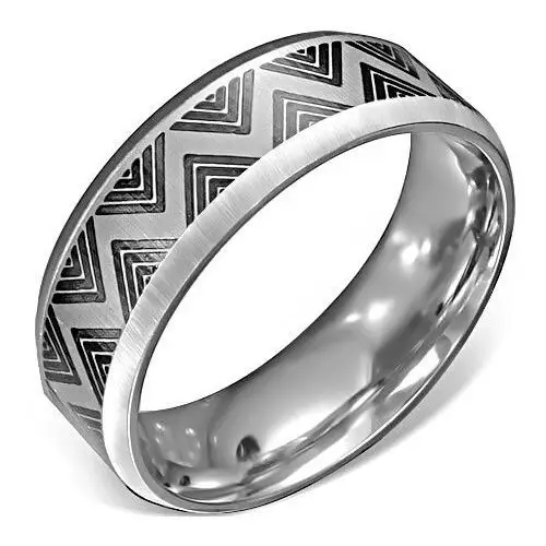 Biżuteria e-shop Stalowy pierścionek - satynowa powierzchnia ze wzorem czarnego zygzaka - rozmiar: 62