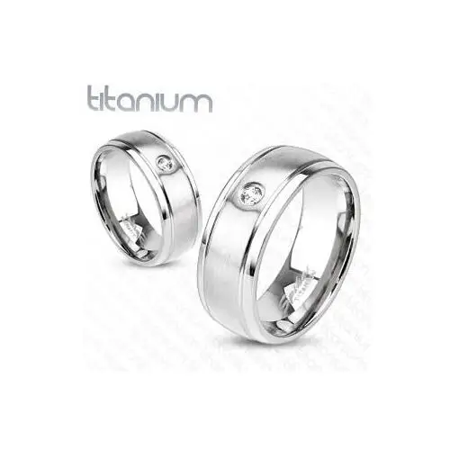 Tytanowy pierścionek srebrnego koloru o matowej powierzchni, nacięcia i cyrkonie, 8 mm - Rozmiar: 70, M03.03