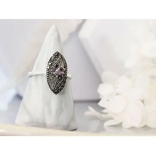 Srebrny ażurowy pierścionek z markazytami i fioletową cyrkonią, kolor fioletowy 5