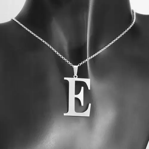 Srebrny łańcuszek z literką E Duży, kolor szary
